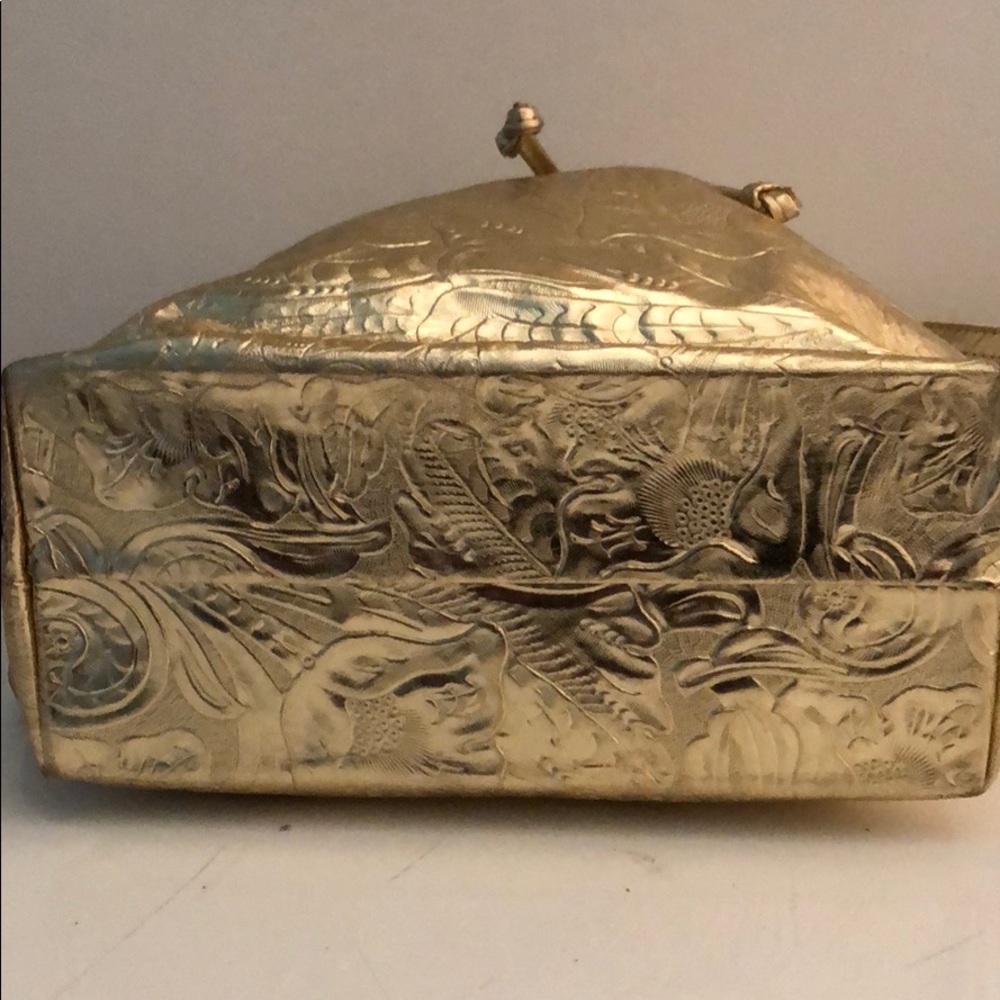 NWOT GOLD METALLIC LEATHER EMBOSSED DRAWSTRING BAG - Picture 4 of 6